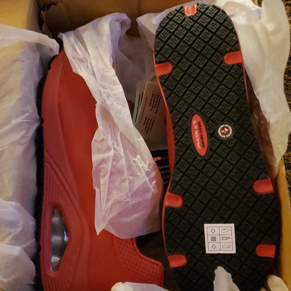 Rare sketcher's safety shoes all red - Picture 2 of 4